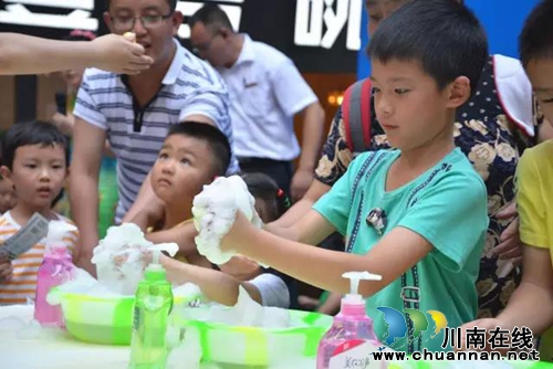 “泸州第二届万人亲子泼水节”圆满结束(图4)