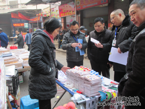 泸县云龙镇开展“两节”期间食品药品安全大检查(图1) 泸县云龙镇开展“两节”期间食品药品安全大检查(图1)