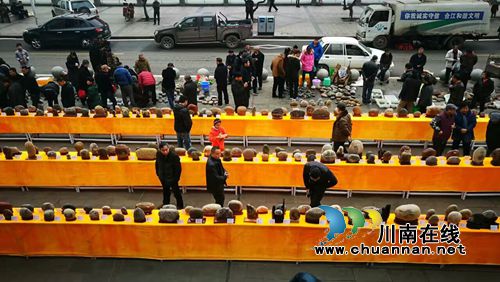 以石会友!350枚奇石亮相合江长江奇石展(图2) 以石会友!350枚奇石亮相合江长江奇石展(图2)