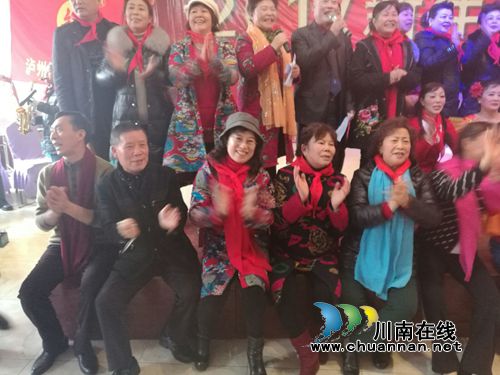 新面貌新精神!泸州知青2017新年团拜会嗨翻天(图4) 新面貌新精神!泸州知青2017新年团拜会嗨翻天(图4)