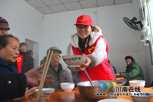 纳溪棉花坡:小寒恰遇腊八节 温情漾溢敬老院(图1) 纳溪棉花坡:小寒恰遇腊八节 温情漾溢敬老院(图1)