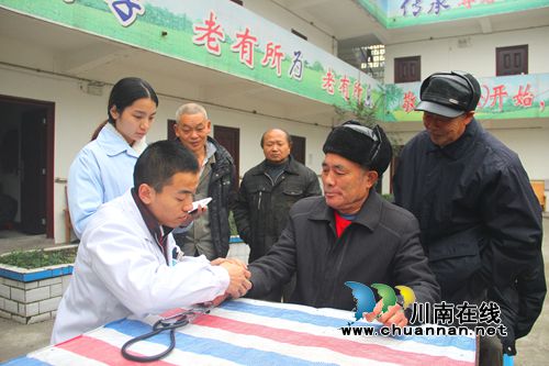 纳溪棉花坡:小寒恰遇腊八节 温情漾溢敬老院(图2) 纳溪棉花坡:小寒恰遇腊八节 温情漾溢敬老院(图2)