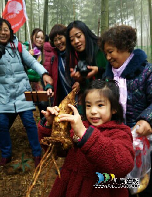 叙永旅游扶贫暖冬：山乡里开起“年货供销会”(图3)