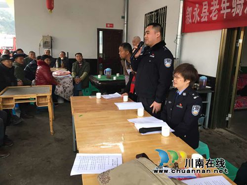 叙永公安交警走进骑游协会宣传交通法律法规(图1) 叙永公安交警走进骑游协会宣传交通法律法规(图1)