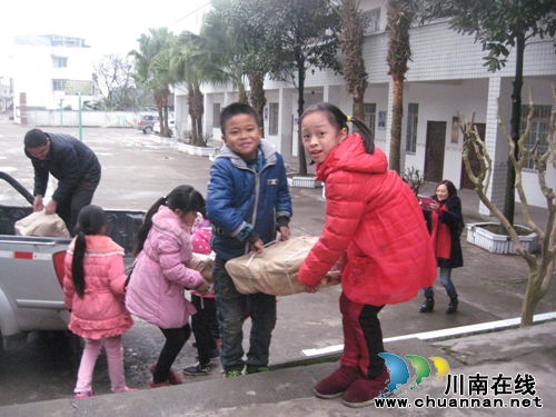 一封“飞来信” 助泸县贫困留守娃度书香寒假(图3) 一封“飞来信” 助泸县贫困留守娃度书香寒假(图3)