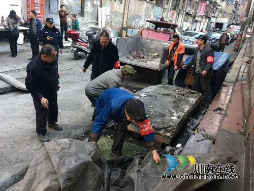 龙马潭红星街道治理龙南路江阳建材市场环境秩序(图1) 龙马潭红星街道治理龙南路江阳建材市场环境秩序(图1)