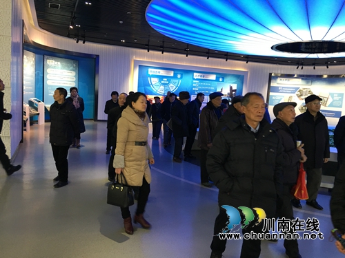 泸县劳模协会召开第一届第二次会员大会暨2017年劳模迎春座谈会(图4) 泸县劳模协会召开第一届第二次会员大会暨2017年劳模迎春座谈会(图4)