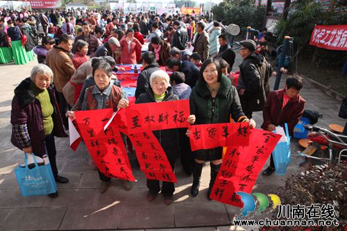 泸州龙马潭区“四送下乡”惠民生(图1) 泸州龙马潭区“四送下乡”惠民生(图1)