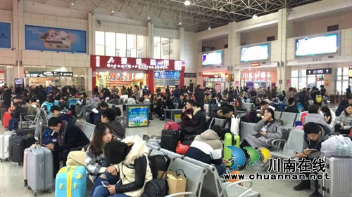 春运首日 泸州客运中心站发售旅客超2.3万人次(图1) 春运首日 泸州客运中心站发售旅客超2.3万人次(图1)