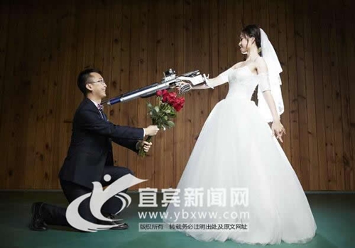奥运冠军与宜宾学霸男友演绎“枪炮玫瑰”(图1) 奥运冠军与宜宾学霸男友演绎“枪炮玫瑰”(图1)