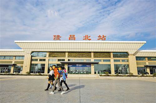 2017春运 泸州旅客乘隆昌动车实现站对站连接(图2) 2017春运 泸州旅客乘隆昌动车实现站对站连接(图2)