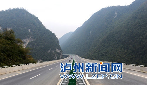 纳黔高速叙岭关隧道固定测速启用 限速70公里(图1) 纳黔高速叙岭关隧道固定测速启用 限速70公里(图1)