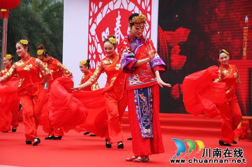 云溪放歌！泸州幸福新农村农民开心过大年(图1)
