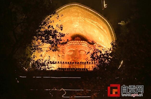 璀璨登场!首届中国·荣县大佛文化灯会开幕(图2) 璀璨登场!首届中国·荣县大佛文化灯会开幕(图2)
