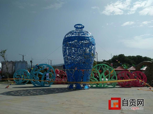 自贡彩灯再次绽放台湾&nbsp;送去《和谐平安》等灯组(图1)