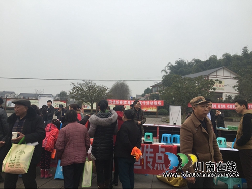 江阳区华阳街道开展新春禁毒集中宣传活动(图3) 江阳区华阳街道开展新春禁毒集中宣传活动(图3)