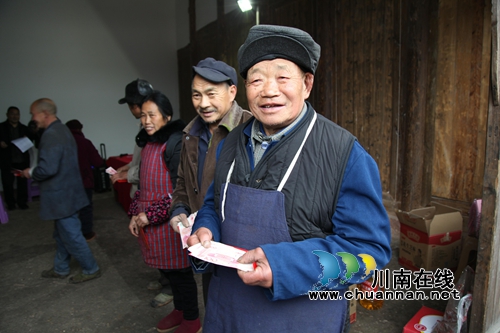 纳溪发出泸州首笔资产收益扶贫红利温暖贫困户(图2) 纳溪发出泸州首笔资产收益扶贫红利温暖贫困户(图2)