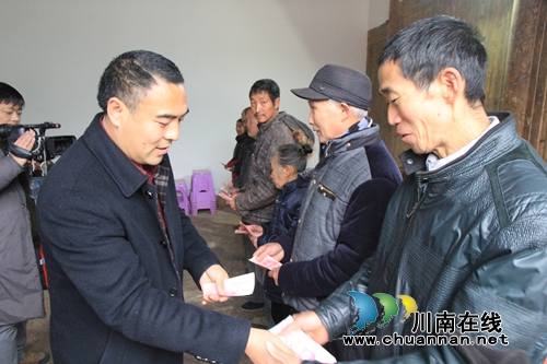 纳溪发出泸州首笔资产收益扶贫红利温暖贫困户(图4) 纳溪发出泸州首笔资产收益扶贫红利温暖贫困户(图4)