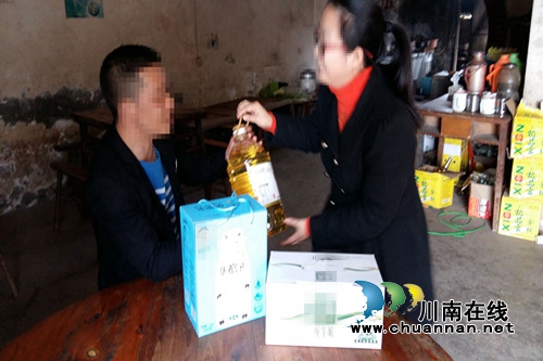 合江县白沙司法所慰问家庭困难社区服刑人员(图1) 合江县白沙司法所慰问家庭困难社区服刑人员(图1)