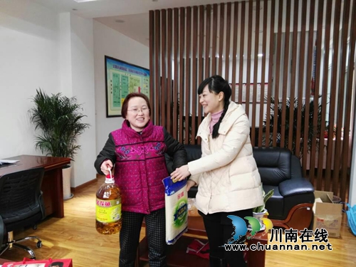 三星街社区节前免费送春联慰问社区困难群众(图2)