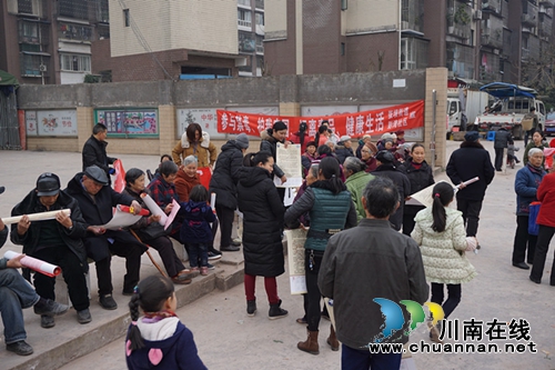 江阳区张坝街道彭湾社区开展春节前禁毒宣传活动(图2) 江阳区张坝街道彭湾社区开展春节前禁毒宣传活动(图2)