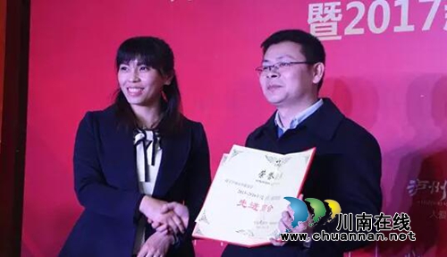 泸州传媒商会启动“智青春助学基金帮扶计划”(图1) 泸州传媒商会启动“智青春助学基金帮扶计划”(图1)