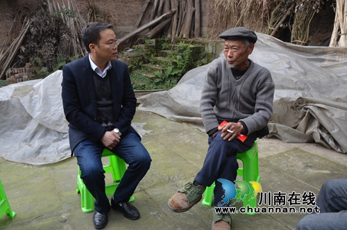 泸县副县长叶仕良到太伏镇走访慰问困难党员(图1)