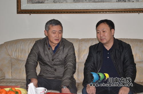 泸州市委常委、市总工会主席刘云慰问困难职工和劳模(图4)