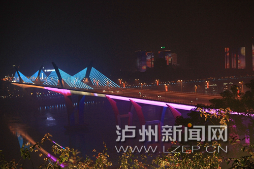 泸州景观照明工程基本投用 可赏“醉”美夜色(图1) 泸州景观照明工程基本投用 可赏“醉”美夜色(图1)
