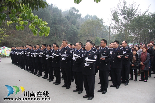 泸州:送英雄蔡松松同志追悼会今日举行(图12) 泸州:送英雄蔡松松同志追悼会今日举行(图12)