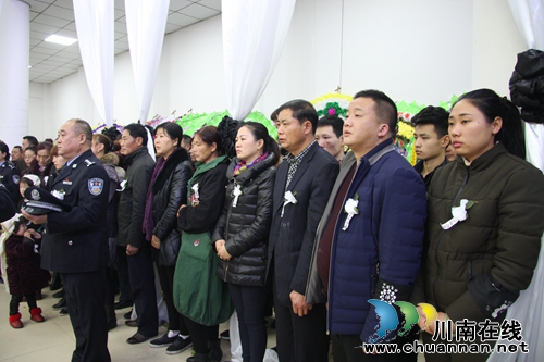 泸州:送英雄蔡松松同志追悼会今日举行(图11) 泸州:送英雄蔡松松同志追悼会今日举行(图11)
