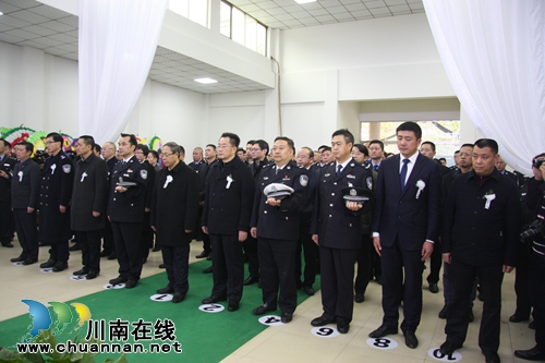 泸州:送英雄蔡松松同志追悼会今日举行(图7) 泸州:送英雄蔡松松同志追悼会今日举行(图7)