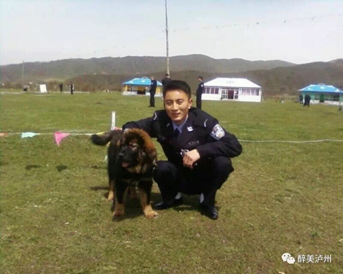 泸州上万市民送别舍身救人英雄蔡松松（视频）(图15)