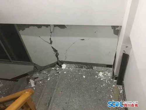 宜宾筠连县发生4.9级地震 当地及周边震感强烈(图2) 宜宾筠连县发生4.9级地震 当地及周边震感强烈(图2)