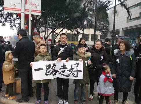 央视报道泸州英雄民警蔡松松救人事迹(图3) 央视报道泸州英雄民警蔡松松救人事迹(图3)