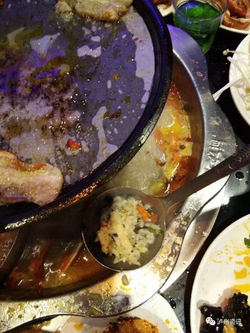 泸州川喜火锅锅底吃出米饭,服务员说是醪糟(图2) 泸州川喜火锅锅底吃出米饭,服务员说是醪糟(图2)