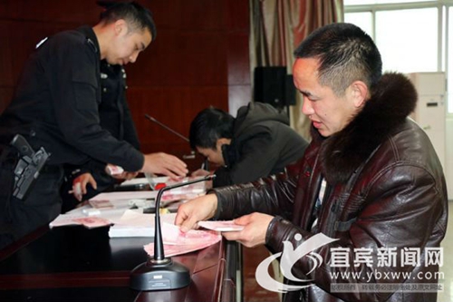 宜宾市南溪区公安分局为55位民工追回20万工资(图1)