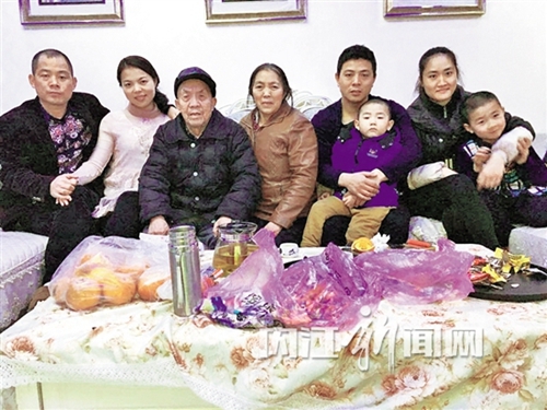 外出务工返乡人员：第一次在内江过年很幸福(图1)