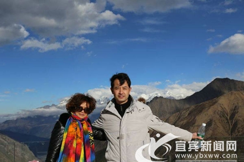 宜宾援藏教师伉俪:高原蓝天下携手育桃李(图1) 宜宾援藏教师伉俪:高原蓝天下携手育桃李(图1)