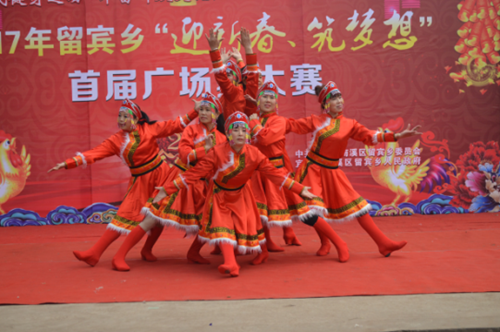 宜宾市南溪区留宾乡歌舞贺新春隆重举行首届广场舞比赛(图1)