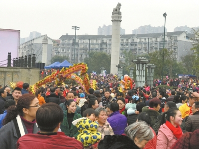 内江隆昌上演竞技舞龙大赛&nbsp;已有440多年历史(图3)