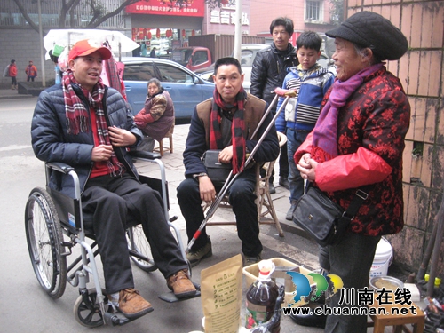 暖心!泸州残疾好人陈西达为贫困残疾人送关爱(图1) 暖心!泸州残疾好人陈西达为贫困残疾人送关爱(图1)