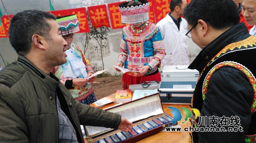 合江五通镇：送法进苗寨&nbsp;共庆踩山节(图1)