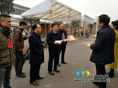 赤水市副市长谢远驰到房交会布展现场指导工作(图2) 赤水市副市长谢远驰到房交会布展现场指导工作(图2)