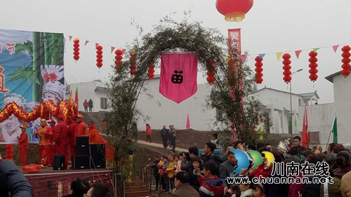 热闹声中过新年 合江五通举行苗族“踩山节”(图8) 热闹声中过新年 合江五通举行苗族“踩山节”(图8)