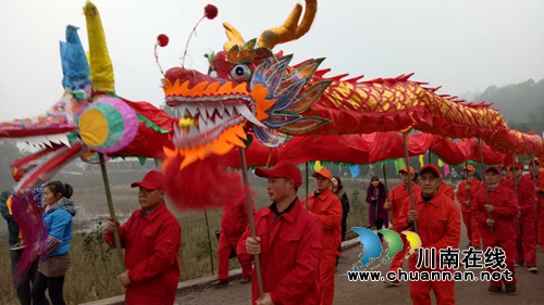 热闹声中过新年 合江五通举行苗族“踩山节”(图10) 热闹声中过新年 合江五通举行苗族“踩山节”(图10)