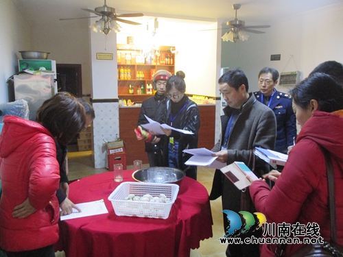 泸县石桥镇多部门联动开展餐饮业安全检查工作(图1) 泸县石桥镇多部门联动开展餐饮业安全检查工作(图1)