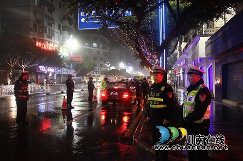 宜宾县开展“雷霆-2”集中清查行动 全力护航元宵节道路交通安全(图3) 宜宾县开展“雷霆-2”集中清查行动 全力护航元宵节道路交通安全(图3)