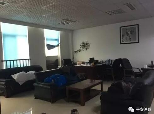 泸县警方开展打击“盗抢骗”犯罪专项行动纪实(图4) 泸县警方开展打击“盗抢骗”犯罪专项行动纪实(图4)