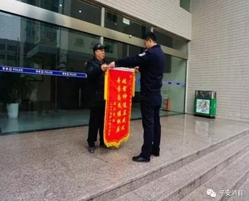 泸县警方开展打击“盗抢骗”犯罪专项行动纪实(图14) 泸县警方开展打击“盗抢骗”犯罪专项行动纪实(图14)